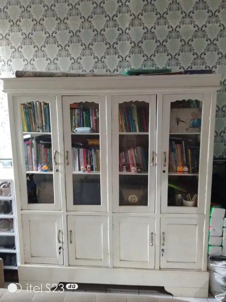 Kemari kaca 4 pintu