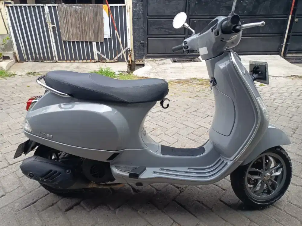 Vespa LX 125 I GET grey
