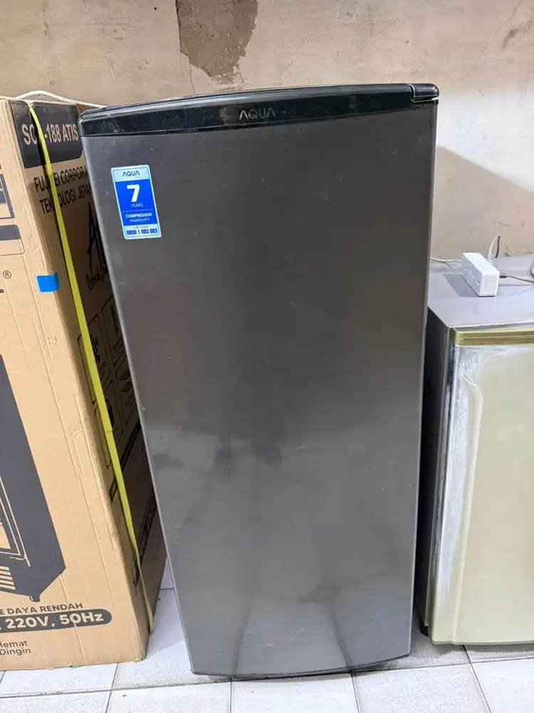Frezer aqua 6rak kondisi seperti baru