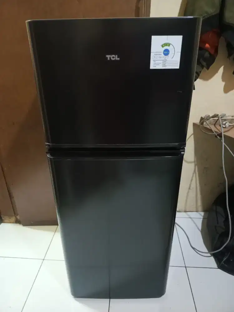 Mangga kulkas 2pintu merk TCL full orsinilan mulus terawat