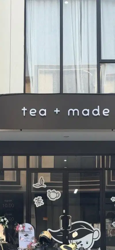 URGENTLY NEEDED Tearista & Cashier