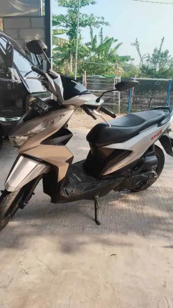 DIJUAL CEPAT HONDA BEAT DELUXE 2022 SILVER