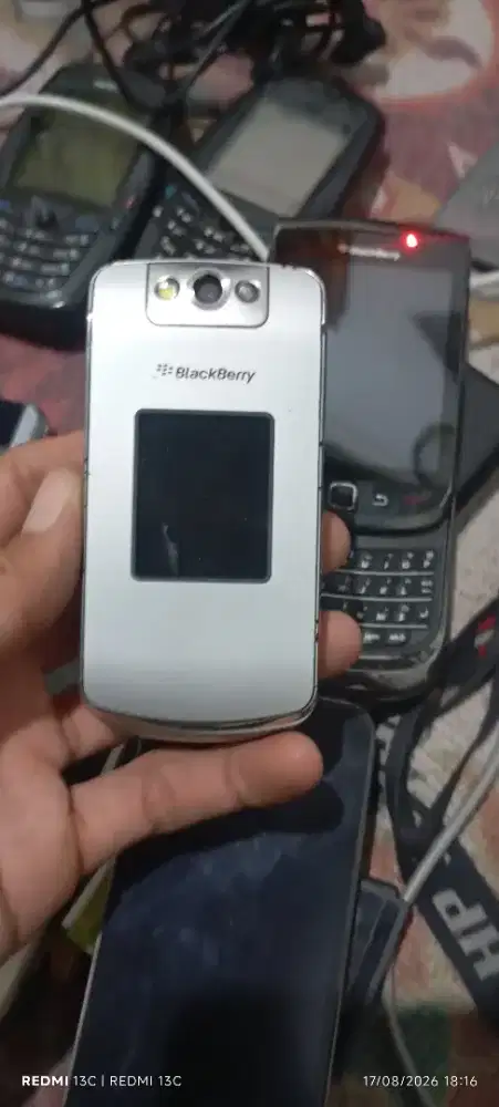 Dijual Hp blackberry flip 8220 gembling bahan gak ada batre pm