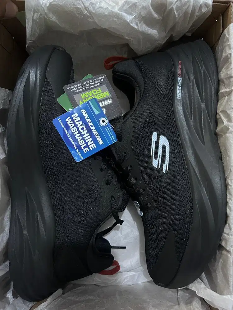 Sepatu skechers masih baru
