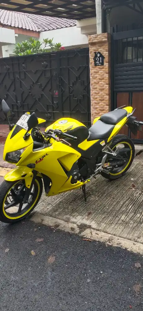 Dijual motor Honda CBR 250R thn 2014