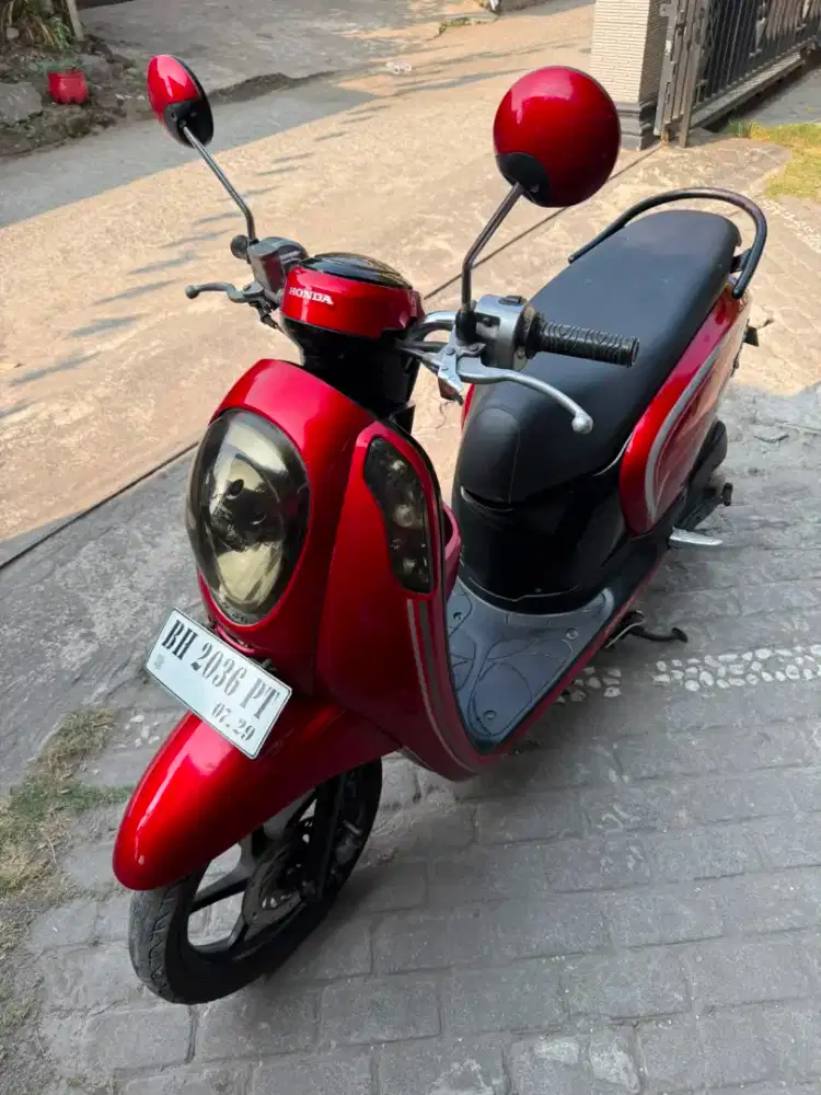 Scoopy injeksi THN 2014 plat BH jambi