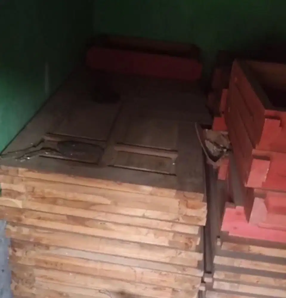 Dijual kusen dan pintu bahan kayu jati