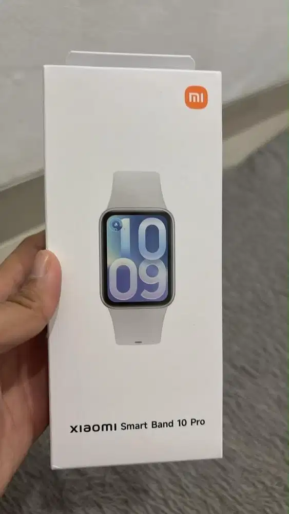 Xiaomi Smart Band 10 Pro warna Glacier Silver