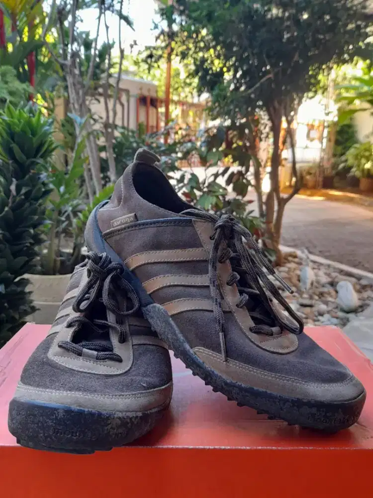 Jual Sepasang Sepatu Adidas Kulit