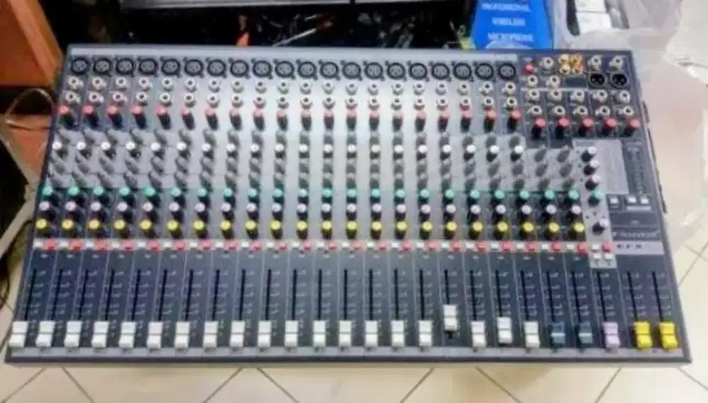 Mixer soundcraft EFX 20