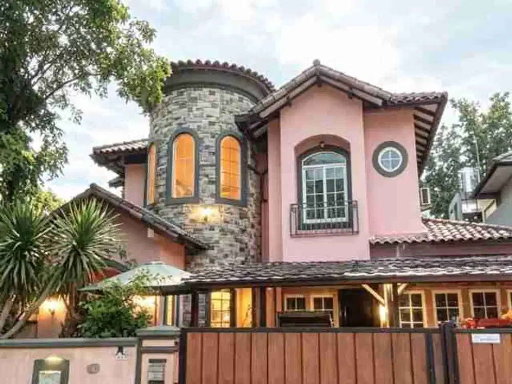 DIJUAL HUNIAN CANTIK 2LT, BERGAYA EROPA DGN TOWER IKONIK, DI SENAYAN BINTARO, BINTARO SEKTOR 9

Tangerang Selatan, Banten