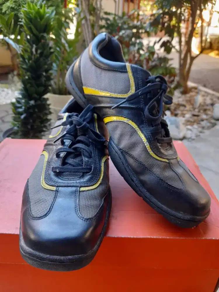 Jual Sepasang Sepatu Rockprot Kulit WaterProof