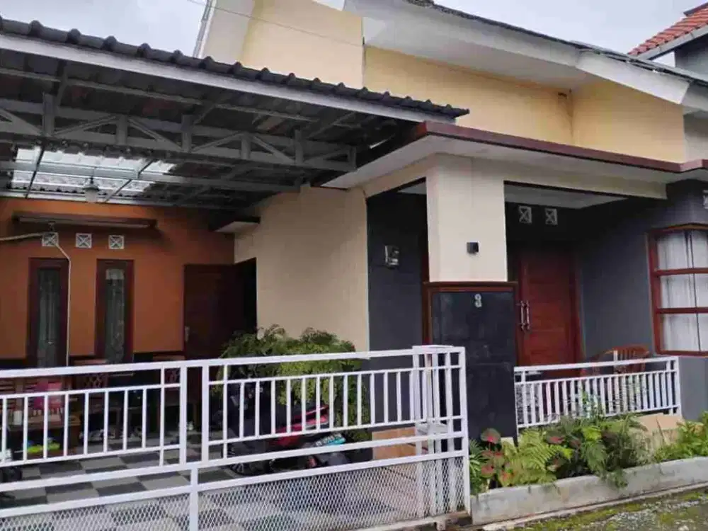 JUAL RUMAH SECOND DEKAT KAMPUS UNRIYONWEDOMARTANI