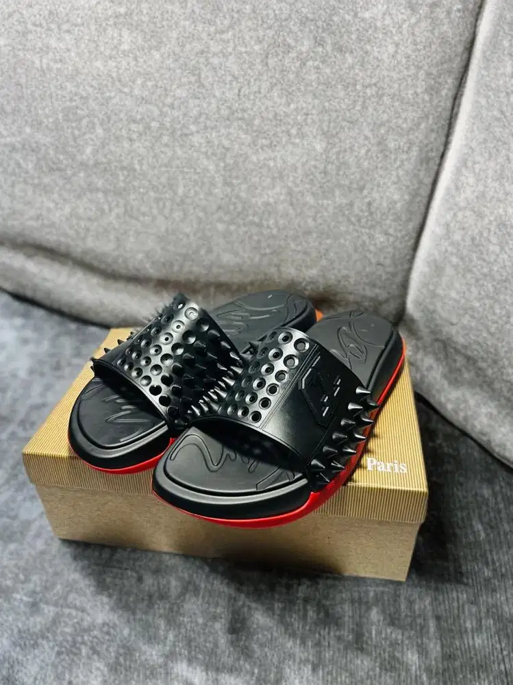 Sendal cristian loubtion size 42