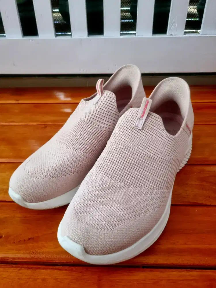 Skechers Hands Free Slip-ins
