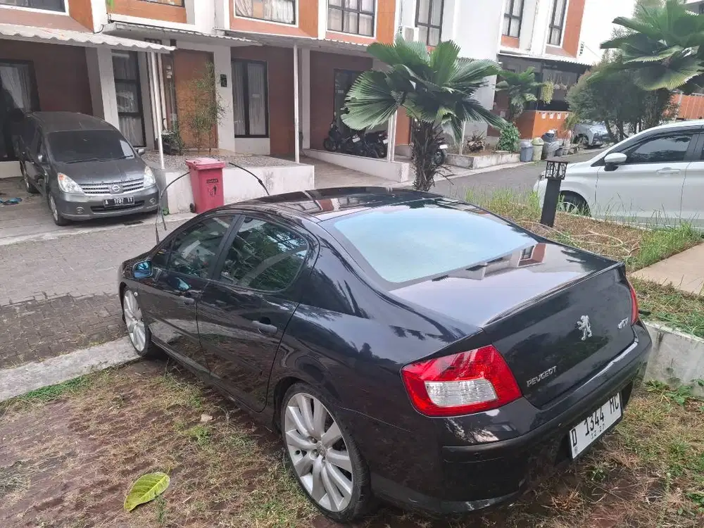 Peugeot 407 sedan hitam 2009