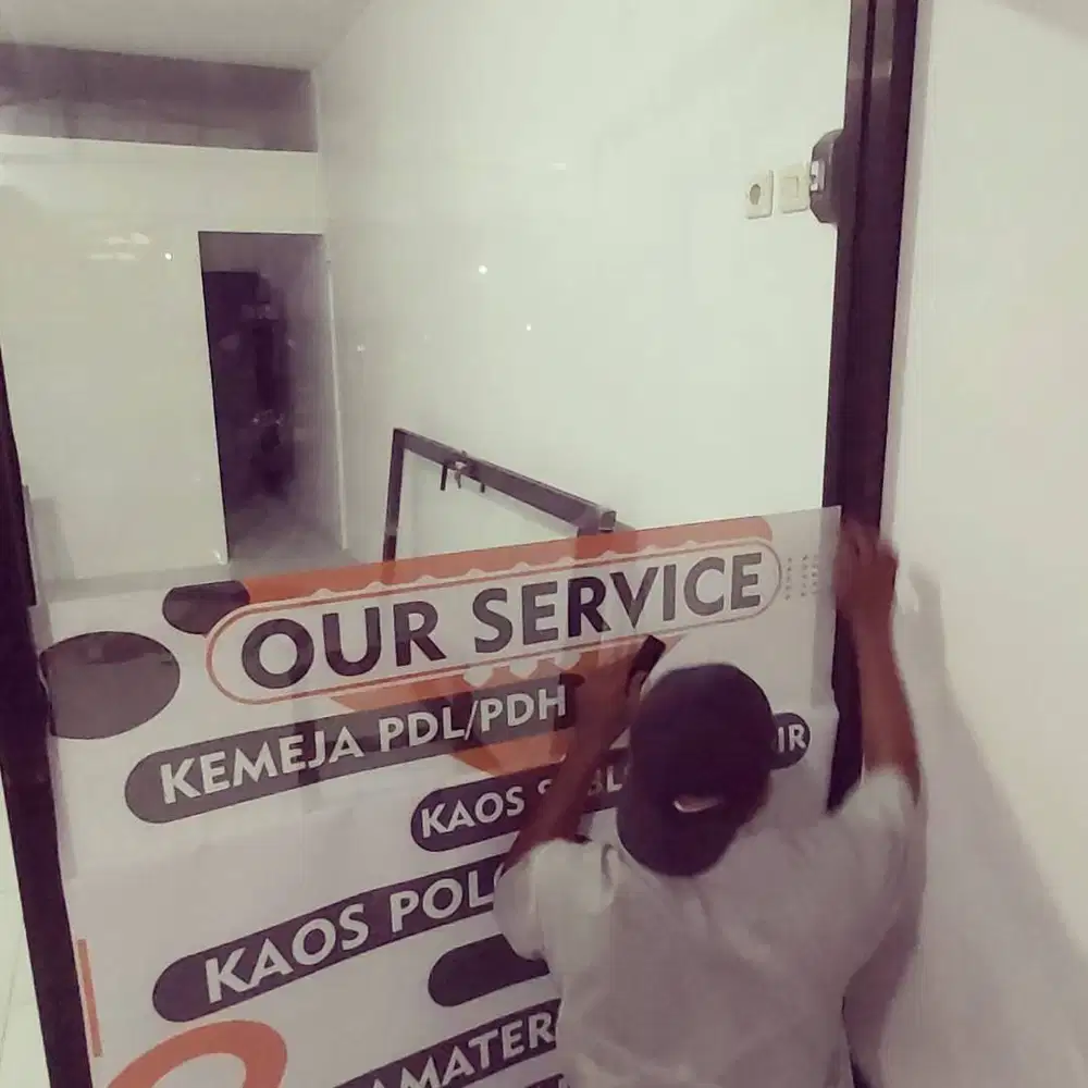 Pasang aneka sticker kaca film oneway printing stiker sanblast jendela