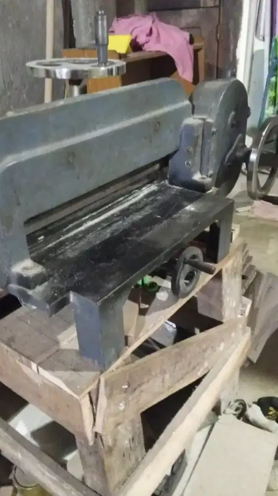 Mesin potong kertas offset