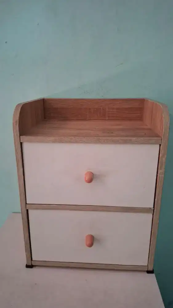 Laci nakas minimalis (bedside table elegan)