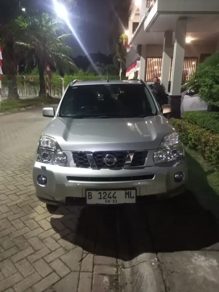 Numpang jual Xtrail 2.0 cvt 2011 sangat istimewa