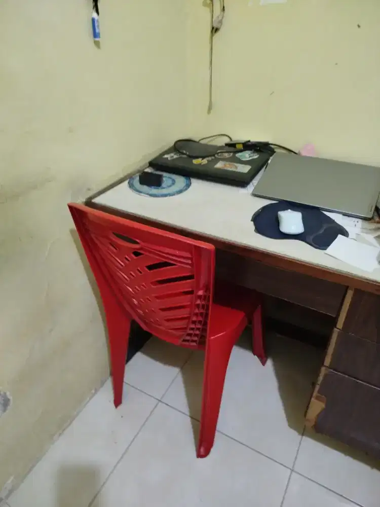Dicari Host live perempuan umur 18-25 th