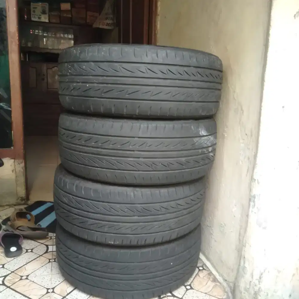 Ban Tubeless Radial Ring 17 Merk Bridgestone