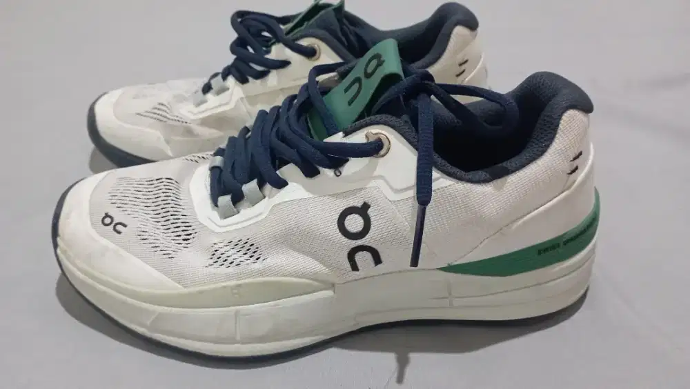 On Running The Roger Pro Undyed White Green