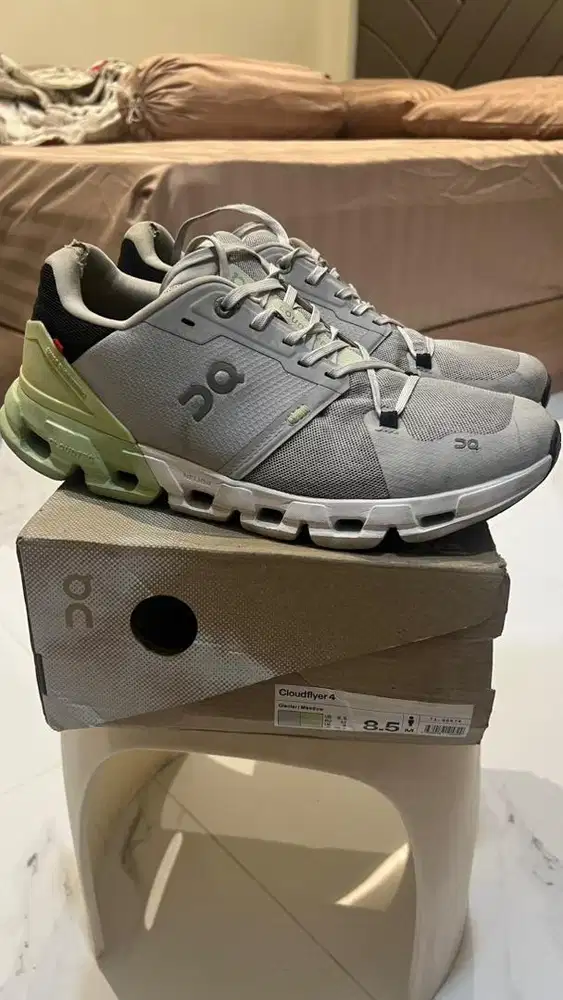 On Cloud Running shoes original Size 42 Bekas