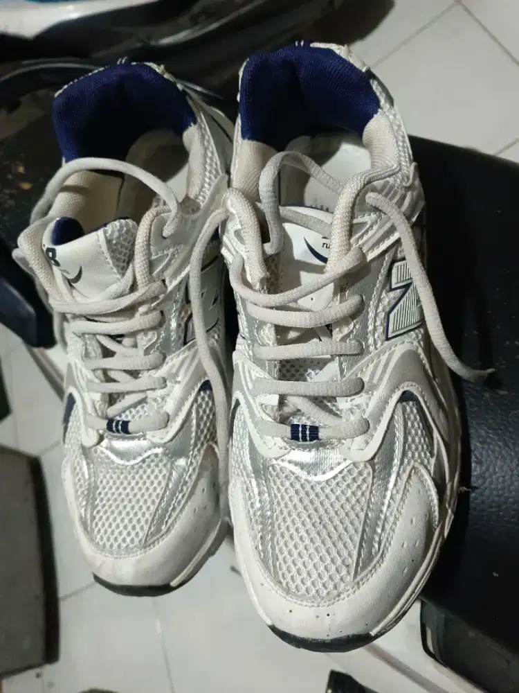 Sepatu New Balance 530 bekas tapi masih cukup baru