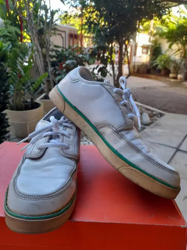 Jual Sepasang Sepatu Reebok Kulit