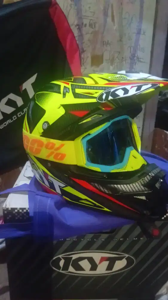 Helm Cross KYT (like new)