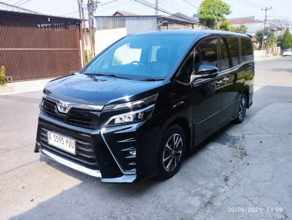 Mulus Terawat Voxy 2019