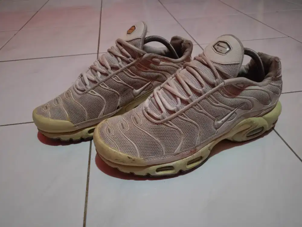 SEPATU NIKE TN PUTIH NYALA