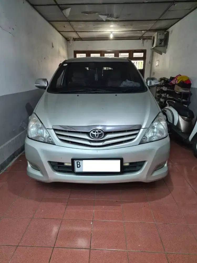 Toyota Kijang Innova 2.0 G MT Bensin 2011