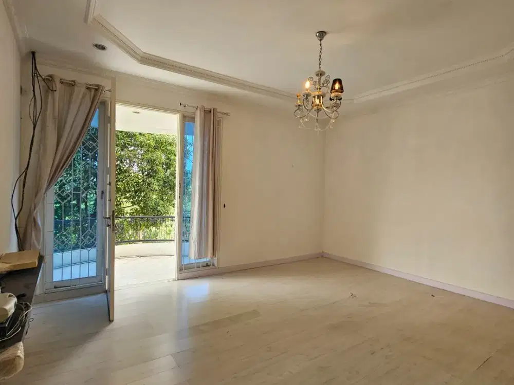 Dijual Rumah di Permata Buana,Hoek,Uk 20X13m,Semi Furnish,Harga 7,5 M Nego