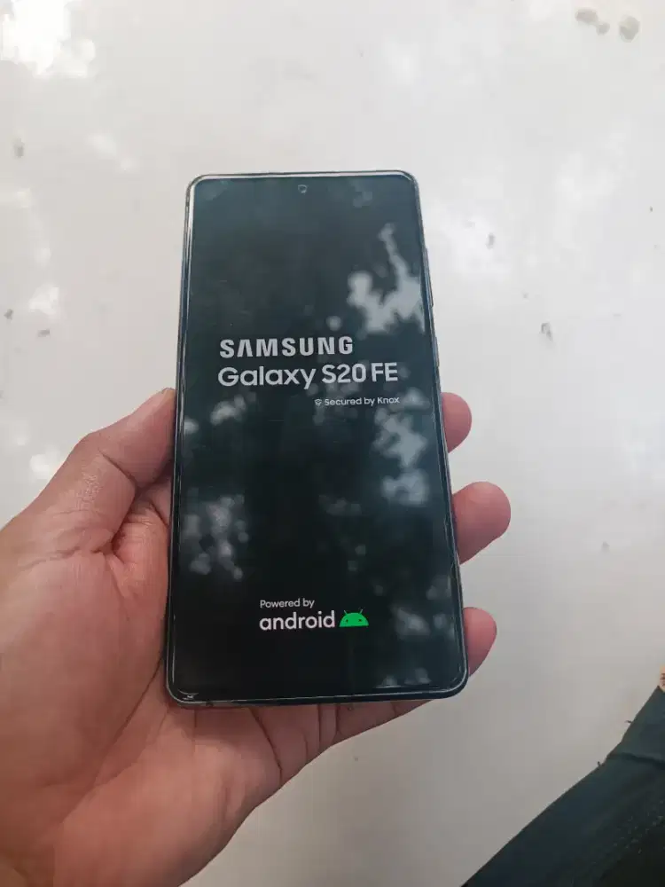 Samsung galaxy S20FE 8/128 sein