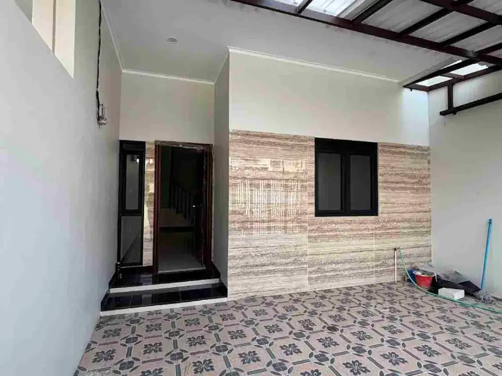 Low budget !! Rumah baru 2 lt selangkah ke mainroad Taman Kopo Indah