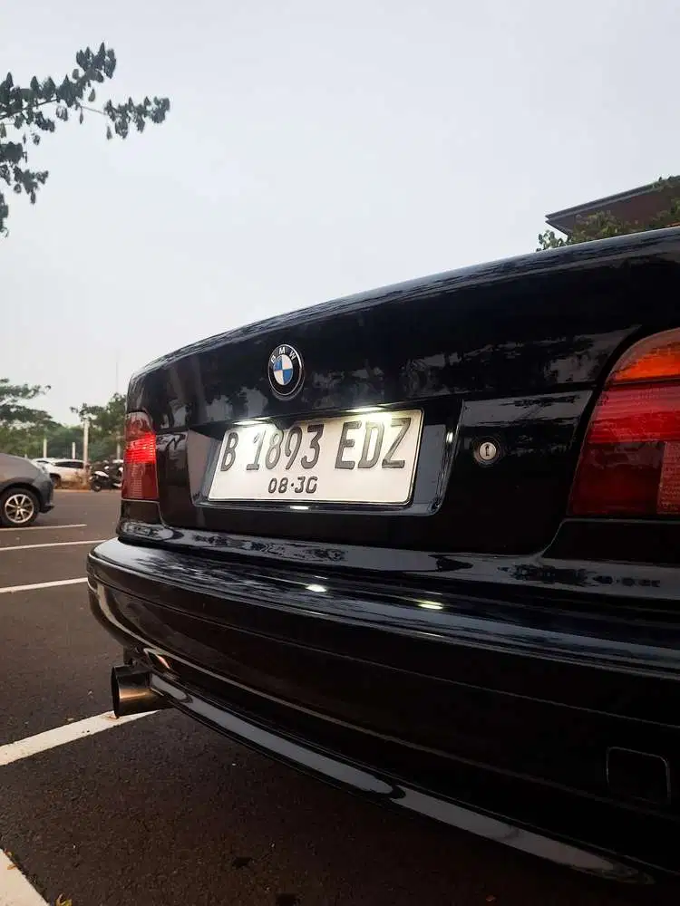 BMW 528i 2000 Bensin