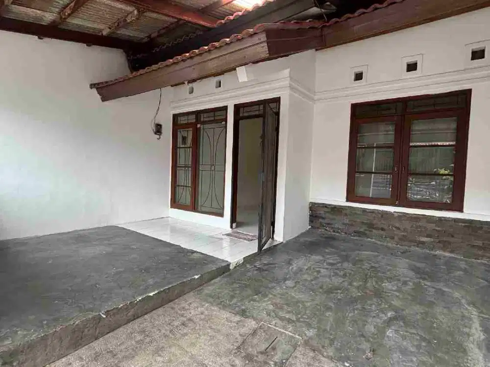 Rumah siap huni minim renovasi harga terjangkau Taman Kopo Indah
