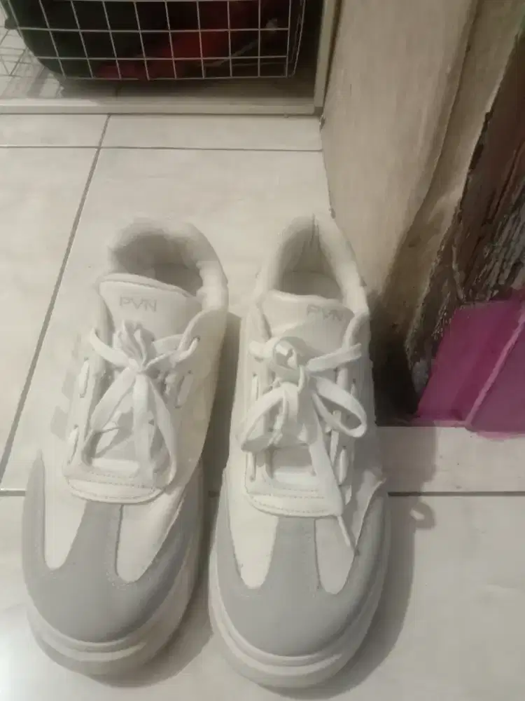 sepatu vpn wanita