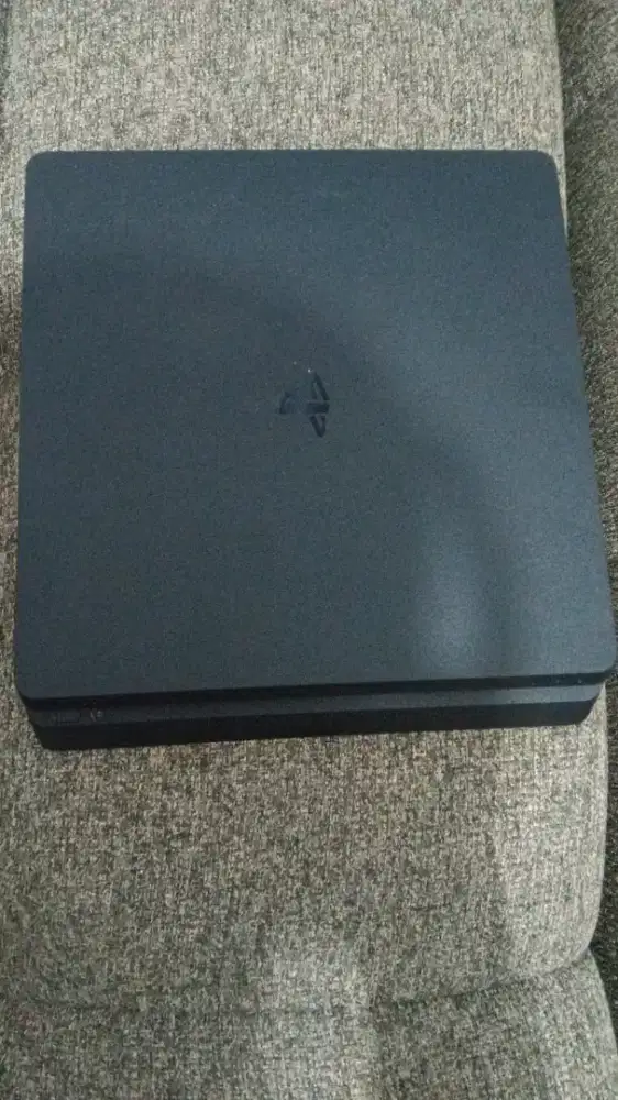 Ps4 slim 500gb nego tipis