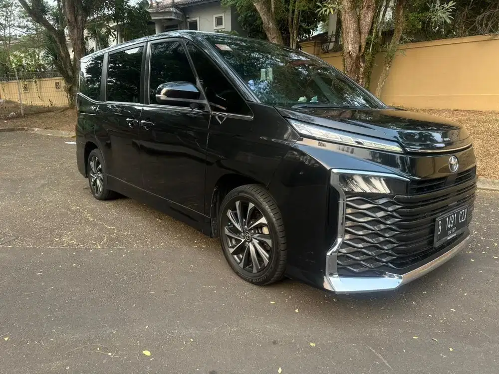 Toyota Voxy 2022 TSS Hitam Metalik