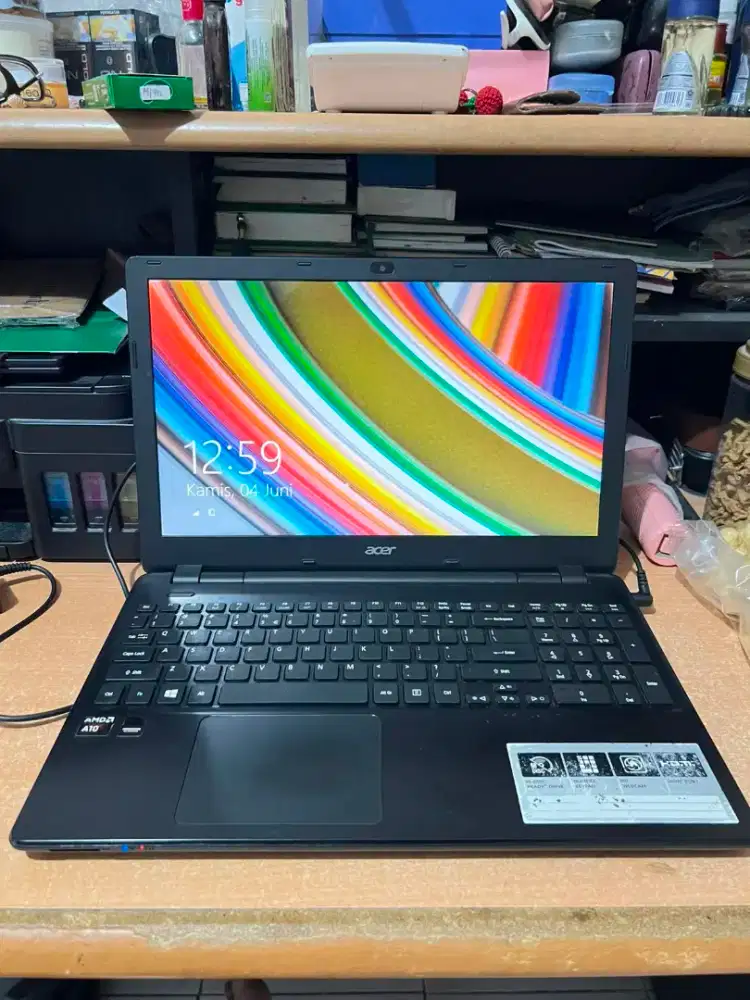 Laptop Acer Hitam