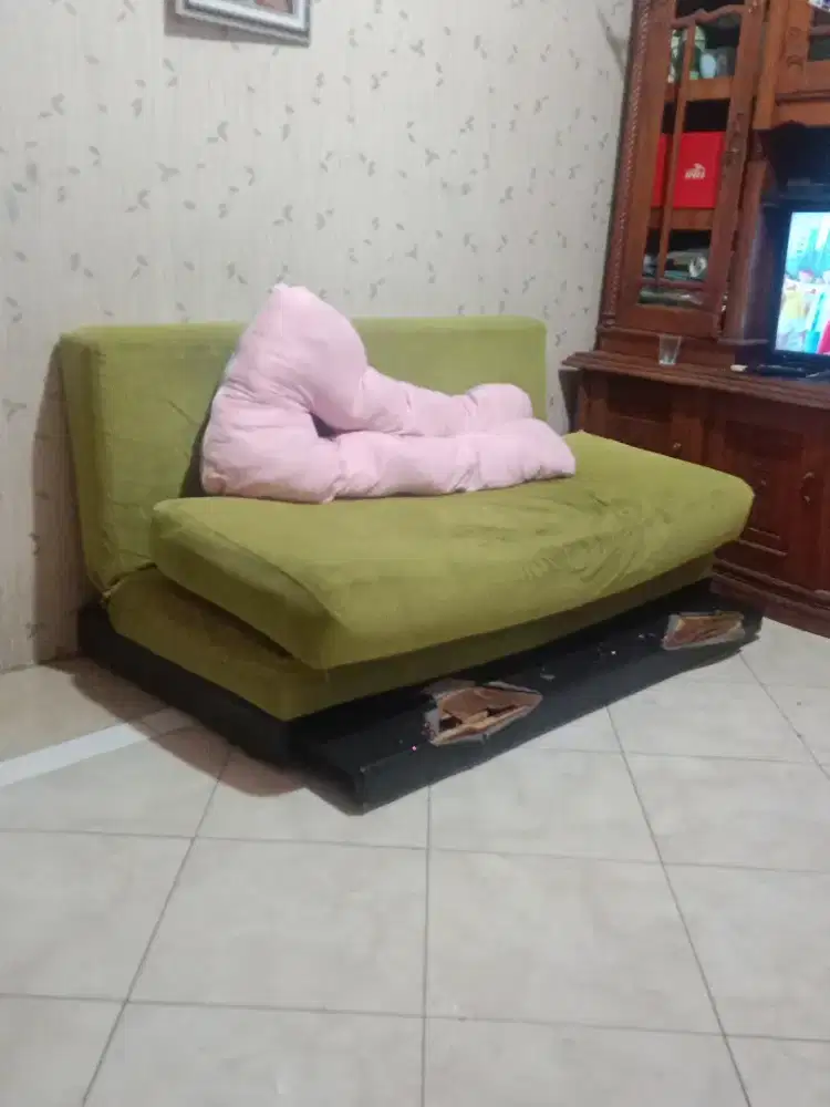 Sofa bed untuk ruang tamu dobel fungsi