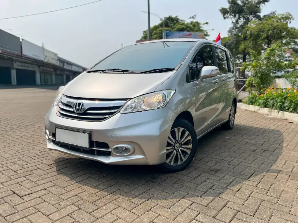 HONDA FREED E PSD At 2013 Silver