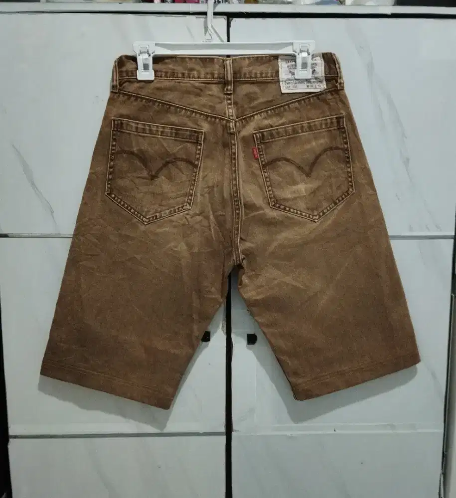 Pendek Levi's Lot 553 size 30