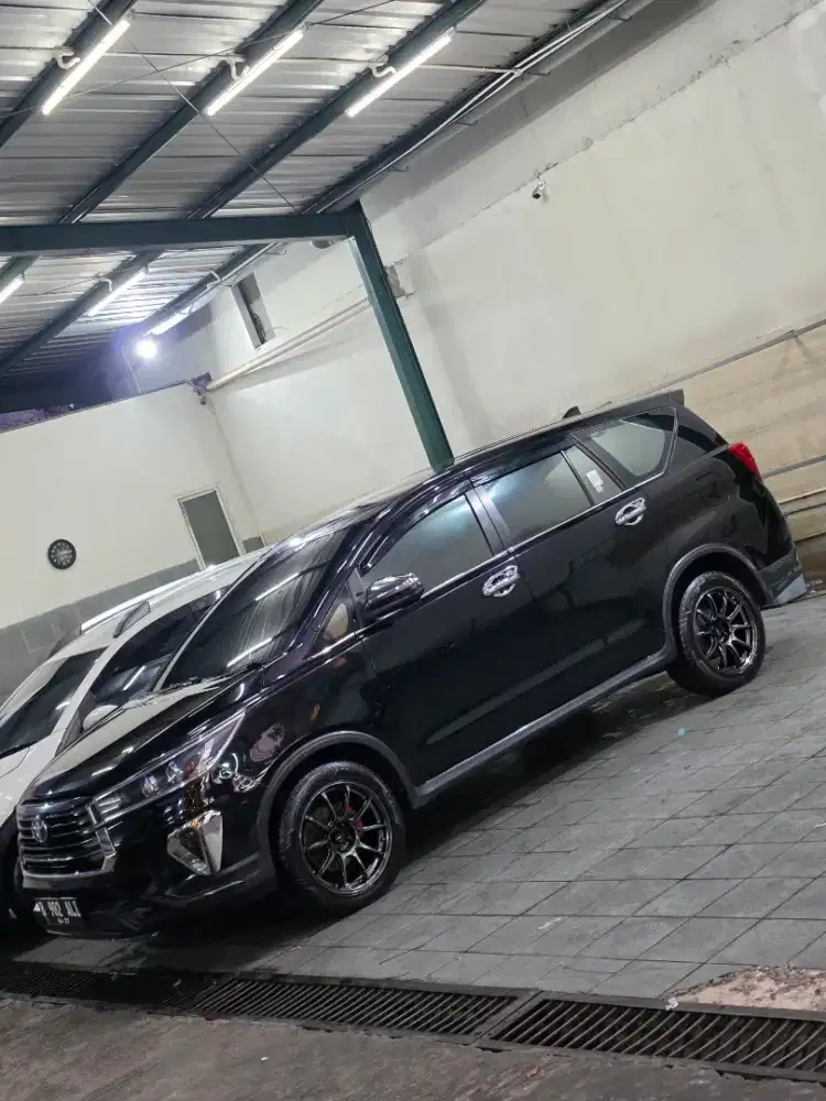 Innova V AT Diesel Black good condition
