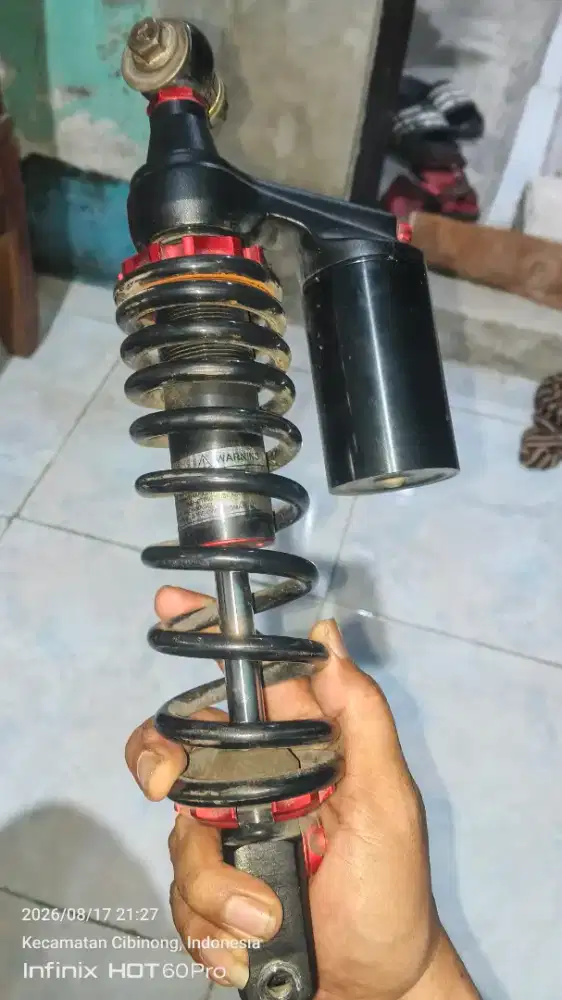 Jual shock breaker belakang Honda Vario 125 KZR. Bru 3 bulan. Bosen aj