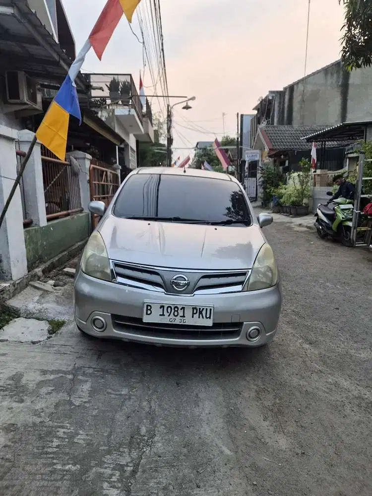Nissan Livina 2011 Bensin