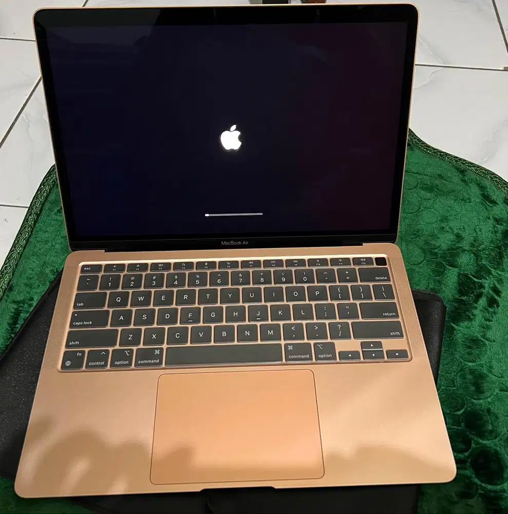 macbook air M1 8/256 warna Rose Gold